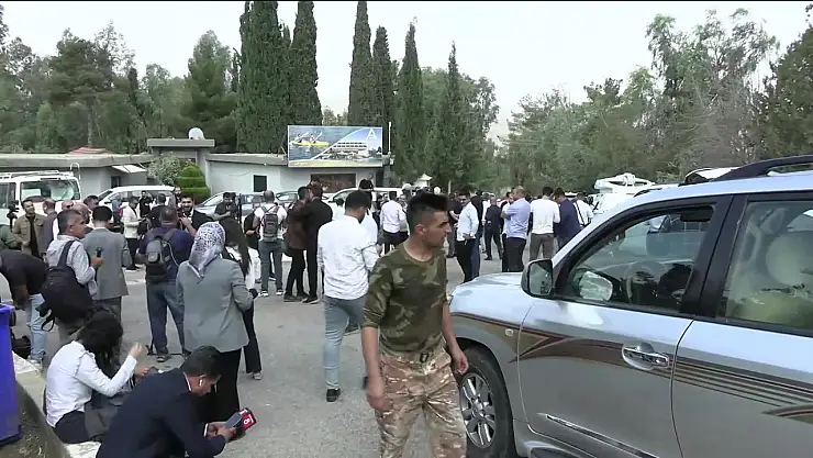 Terör örgütü PKK'nın silah bırakma töreni için Süleynmaniye'de toplanma başladı