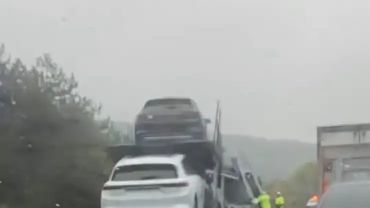 TOGG Araçları Az Kalsın Hurdaya Çeviriyordu! Tırın Savrulduğu Anlar Kamerada