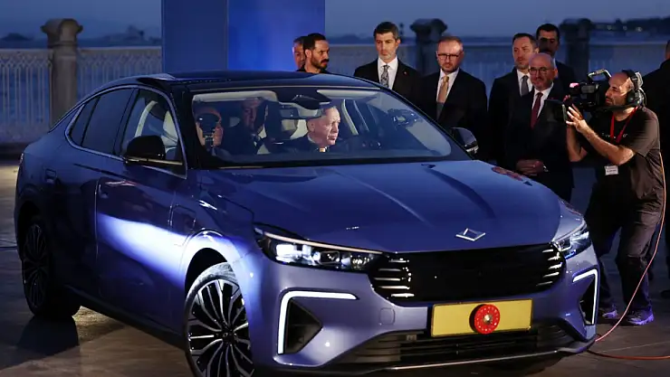 Togg'un yeni modeli T10F, Cumhurbaşkanı Erdoğan'a hediye edildi