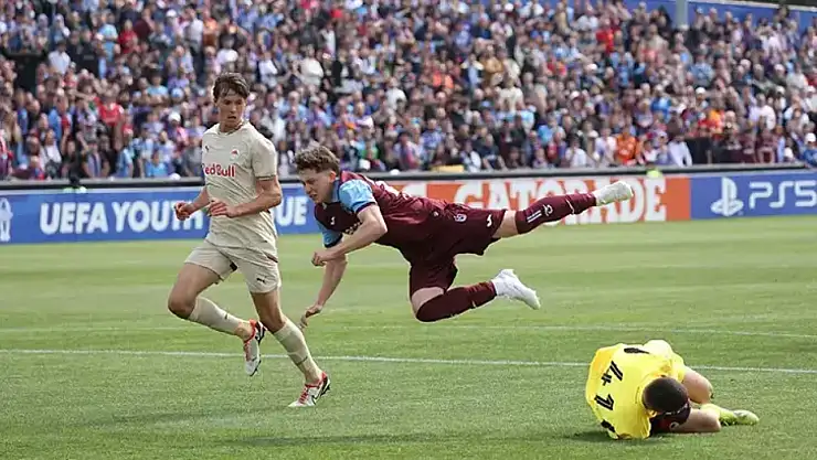 Trabzonspor U-19 Takımı, Avusturya'nın Salzburg takımını 2-1 yenerek finale yükseldi