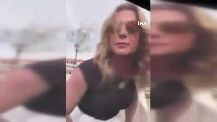 Trafik Kadın Sürücüler Birbirine Girdi! Araca Saldırdı