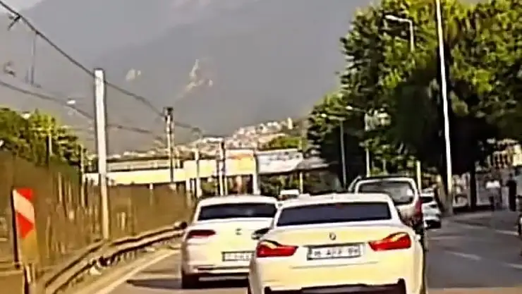 Trafik terörü: Makas atan sürücü kameraya yakalandı