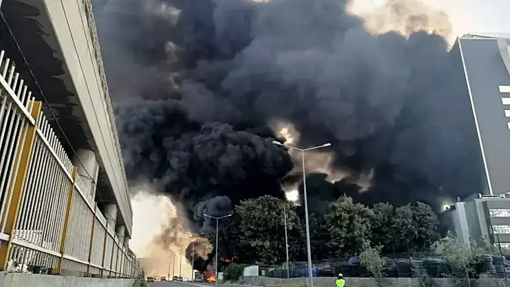 Trafoda Çıkan Yangın Fabrikaya Ve Hastaneye Sıçradı