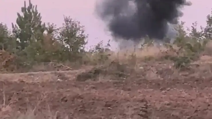 Traktörüyle Patlamamış El Bombasına Rastladı