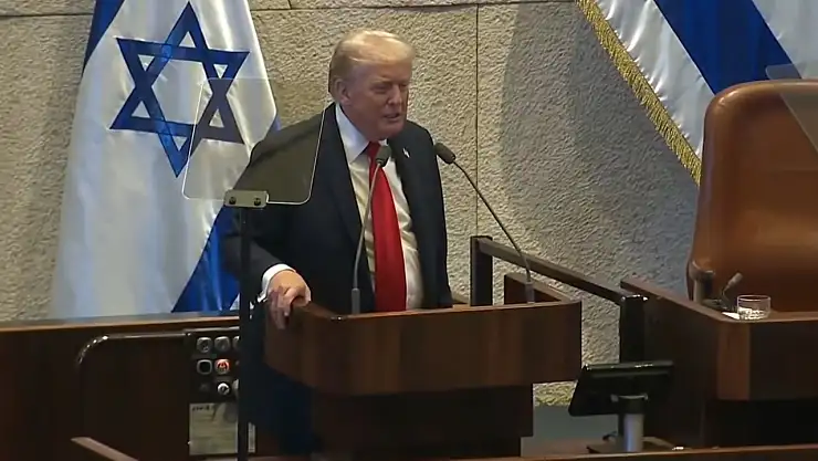 Trump İsrail'de Knesset'te konuşma yaptığı sırada protesto edildi!