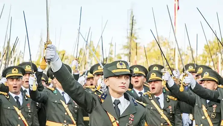 TSK'dan İhraç Edilen Teğmenlerden İlk Tepki: Vatan Sağ Olsun