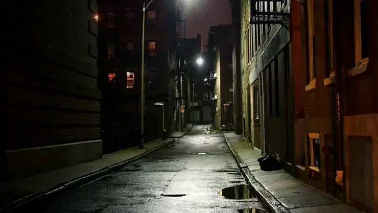 TÜİK: Kadınların yüzde 26'sı gece yalnız yürürken 'güvensiz' hissediyor