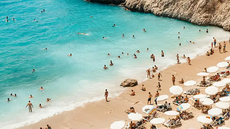 Türkiye'ye ilk 6 ayda 26 milyon 389 bin turist geldi! Bakan Ersoy'dan açıklamalar