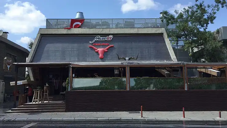 Ünlü Et Restoranına Silahlı Saldırı