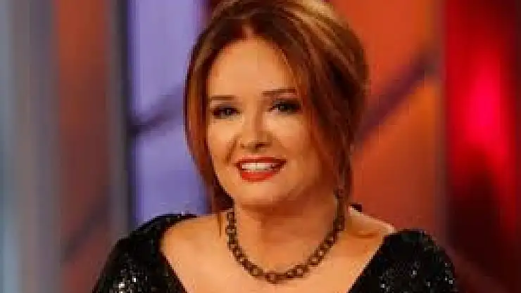 Ünlü sanatçı Müjde Ar trafik kazası geçirdi