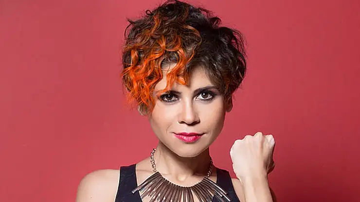 Ünlü Şarkıcı Acilen Ameliyata Alındı