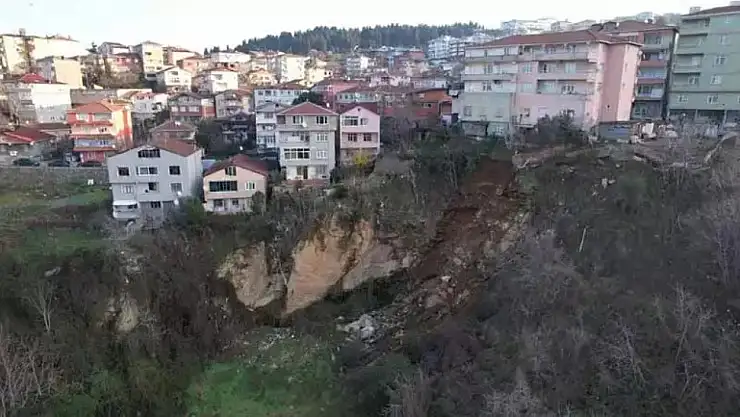 Üsküdar'da toprak kayması meydana geldi! 2 bina boşaltıldı