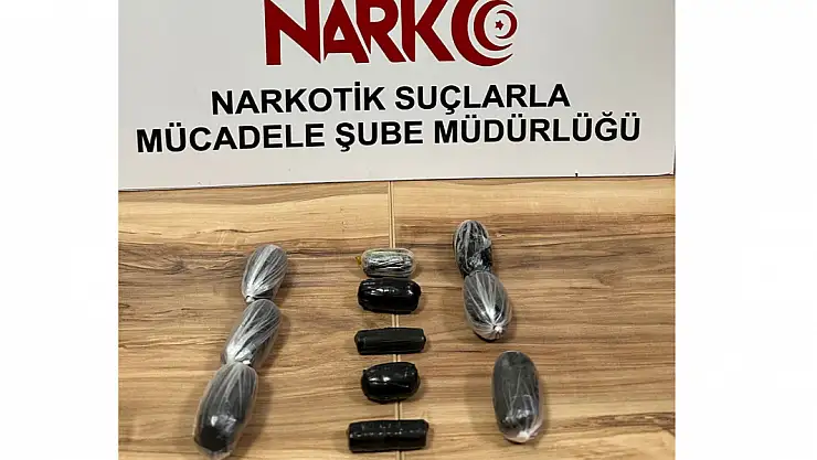 Uyuşturucuyu midelerine saklamışlar
