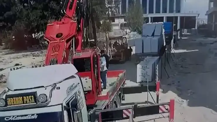 Üzerine gazbeton devrilen inşaat işçisi öldü