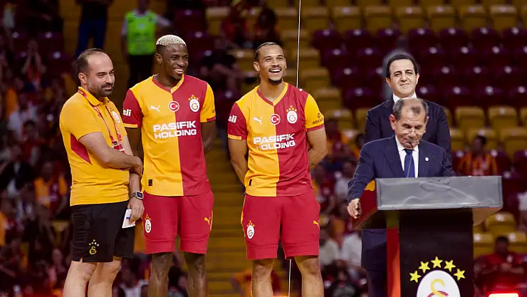 Victor Osimhen ve Leroy Sane için stadyumda imza töreni düzenlendi