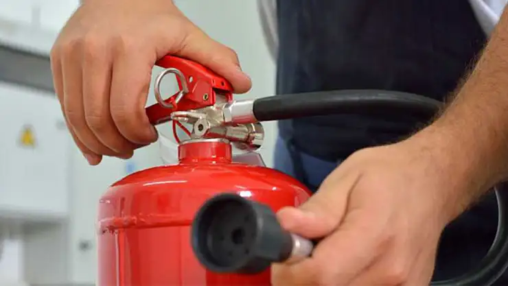 Yangın Faciası Yangın Tüpleri Fiyatlarını Alevlendirdi