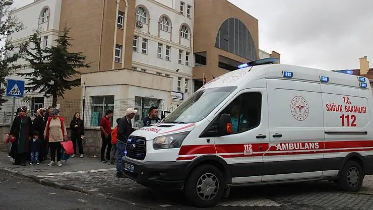 Yangın ziline basınca okulda izdiham çıktı: 15 öğrenci yaralı