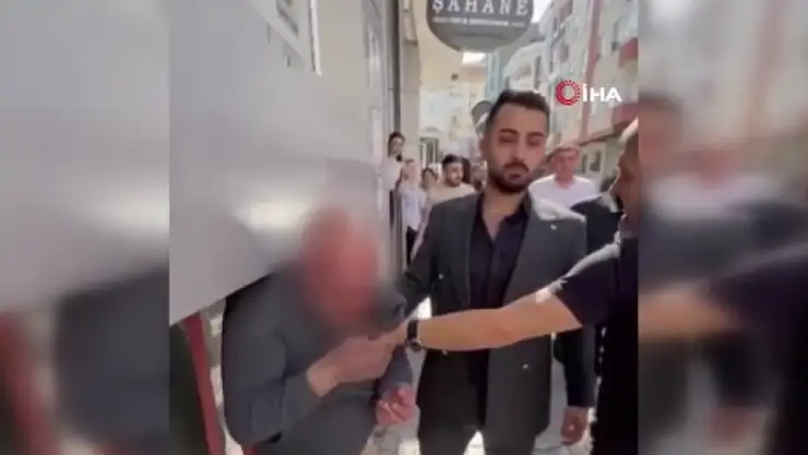 Yaşlı Kadını Taciz Eden Şahısa Mahalleliden Meydan Dayağı