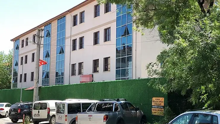 Yatalak hastayı  tazyikli su ile öldürdüler