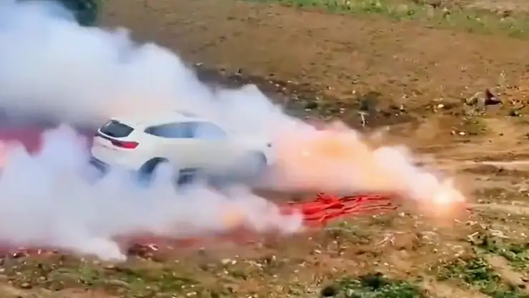 Yeni Araba Kutlaması Yaparken Az Daha Lüks Jipi Kül Ediyorlardı
