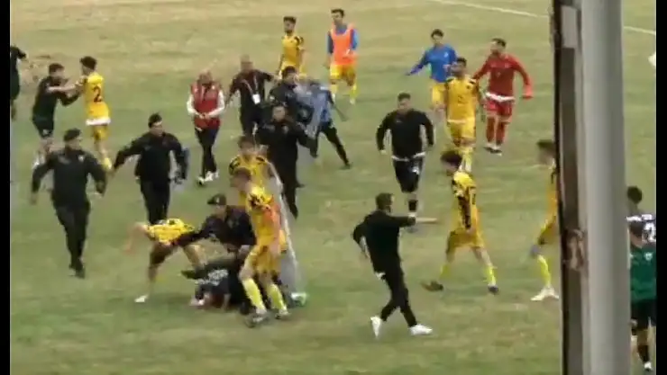 Yer Türkiye! 16 Kırmızı Kartın Çıktığı Karşılaşma Dünya Futbol Tarihine Geçti