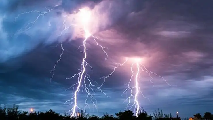 Yıldırım Can Aldı: 2 Ölü