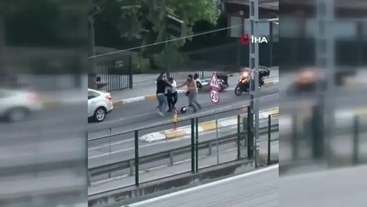 Yol verme kavgasında yumruklar, kask ve bıçak havada uçuştu