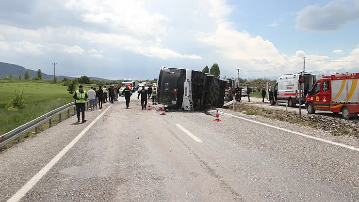 Yolcu otobüsü devrildi yaralılar var