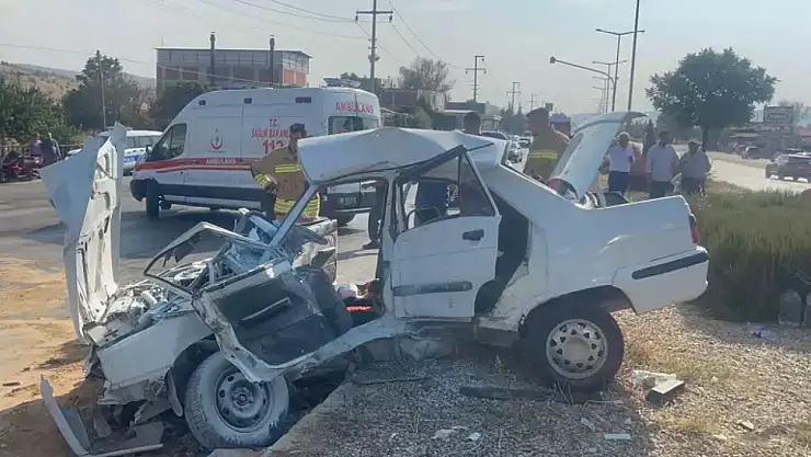 Yolcu otobüsü ile otomobil çarpıştı karı- koca öldü