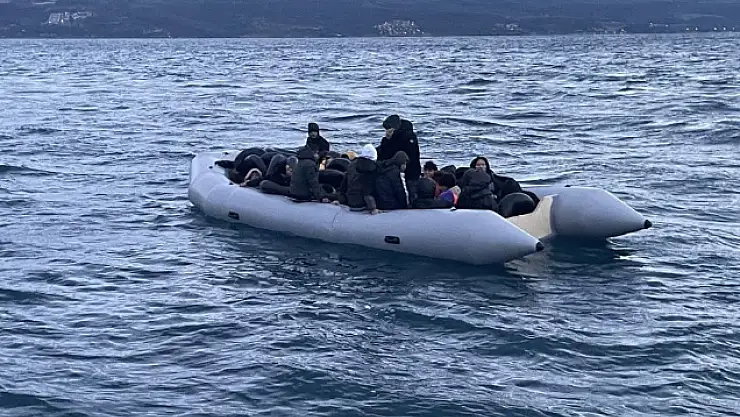 Yunan sularından itilen 37 kaçak göçmen kurtarıldı