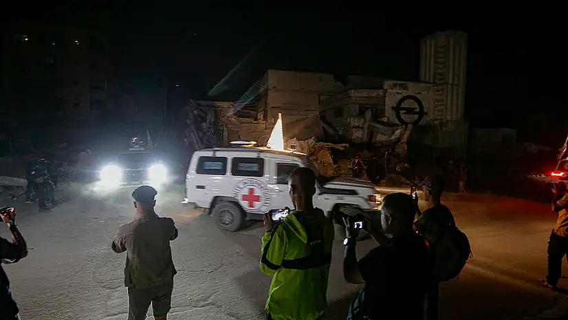 Hamas bir esirin daha cesedini İsrail'e teslim etti