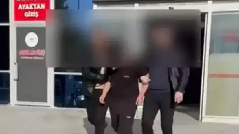 Kur'an'ı Kerim ve Türk bayrağı yakmaya çalışan şüpheli gözaltında