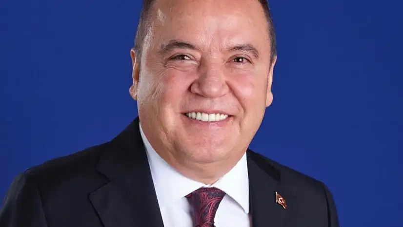 Muhittin Böcek'ten belediye çalışanlarına: 'Antalya için çalışmaya devam edin. Hiçbir eksik bırakmayın'