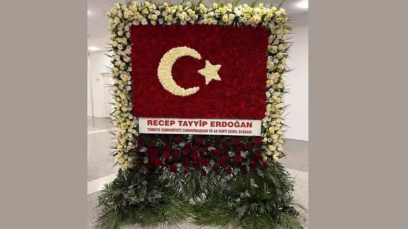 Cumhurbaşkanı Erdoğan'dan MHP'ye Türk bayraklı Kutlama Çiçeği