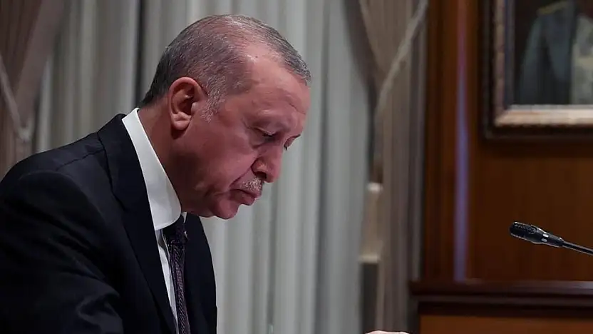 Cumhurbaşkanına teğmen ve albay rütbesindeki askerleri ihraç etme yetkisi torba kanundan çıkarıldı