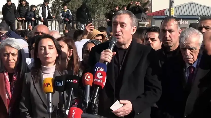 DEM Partili Tuncer Bakırhan'dan Bahçeli'ye Sana mı Soracağız Kimin Kimi Temsil Ettiğini?