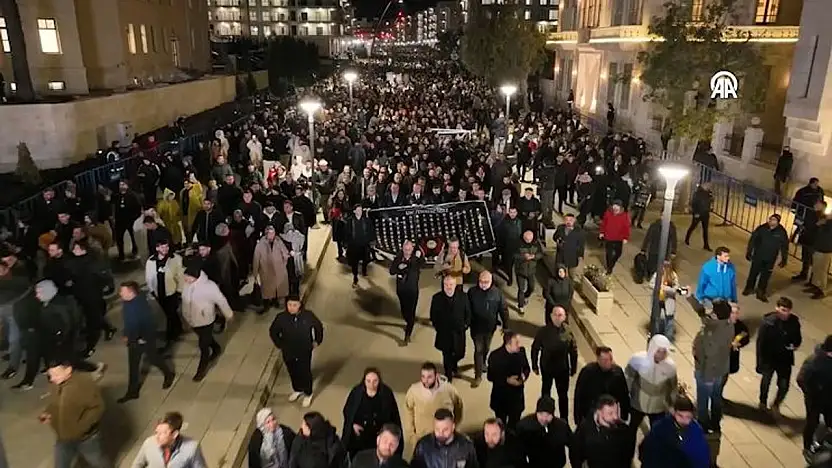 Depremlerde Yaşamını Yitirenler Sessiz Yürüyüşle Anıldı