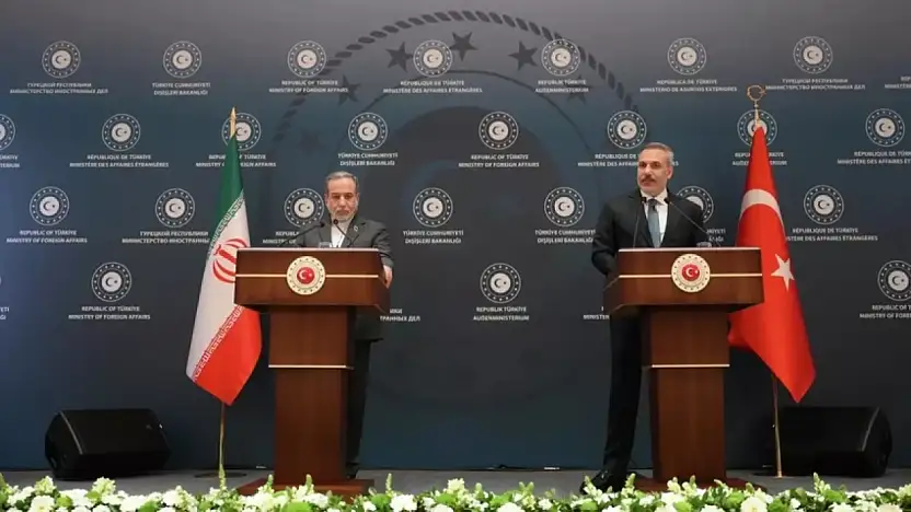 İran Dışişleri Bakanı Abbas Arakçi  İran Müzakereye de Savaşa da Hazır