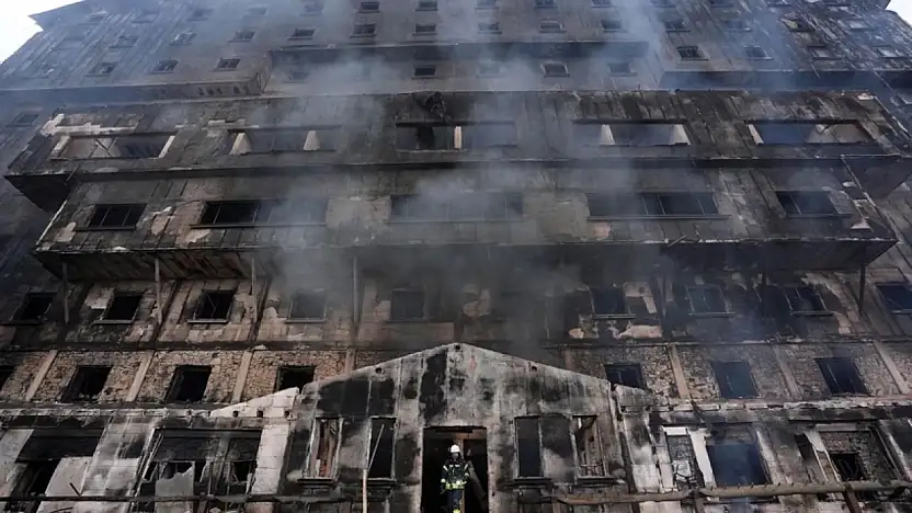 Otel Yangını Faciasında 9 Bakanlık Personeline Yurt Dışı Çıkış Yasağı Getirildi