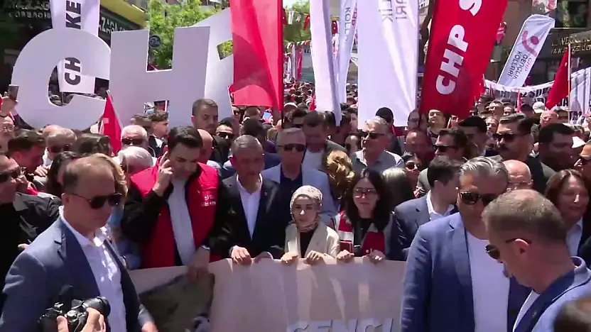 Özgür Özel'den 19 Mayıs yürüyüşünde Erdoğan'a Dikkat Çeken Mesaj!