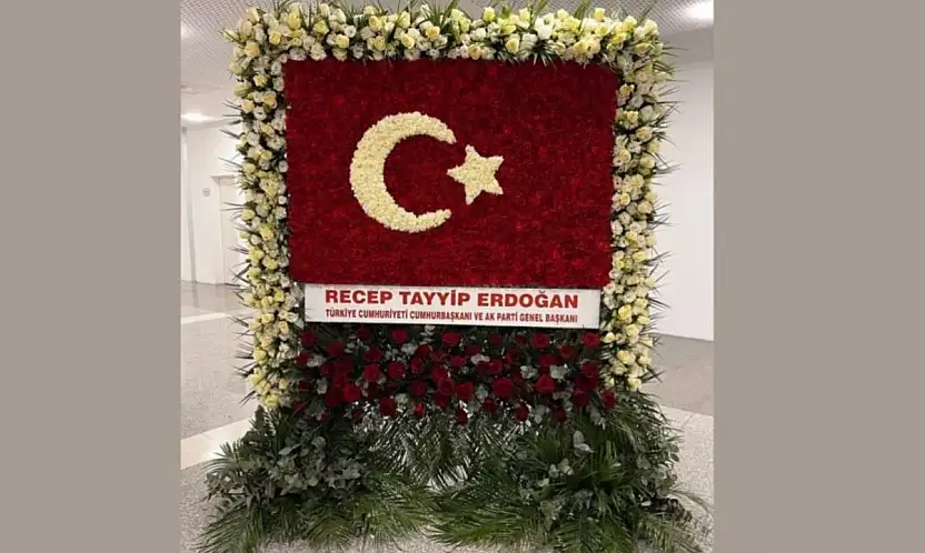 Cumhurbaşkanı Erdoğan'dan MHP'ye Türk bayraklı Kutlama Çiçeği