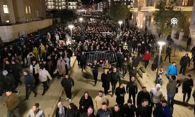 Depremlerde Yaşamını Yitirenler Sessiz Yürüyüşle Anıldı