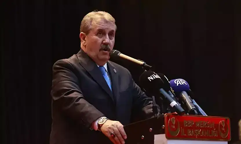 Destici Türk Bayrağını Asmayan Benim Kardeşim Olamaz