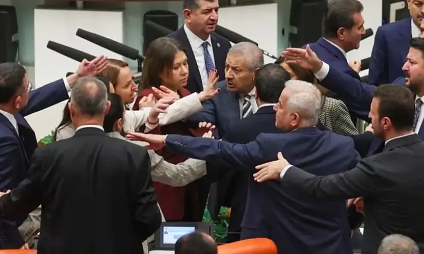 Meclis'te Tansiyon Yükseldi! CHP Ve AK Parti Vekilleri Arasında Arbede