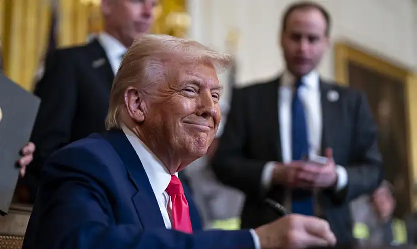 Trump'tan Grönland Tehdidi ABD Ekonomik Savaş İlan Etti