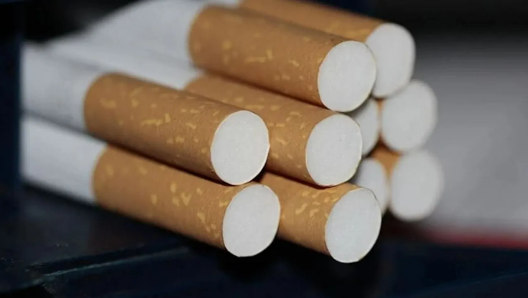 Bir paketteki 20 sigaranın 16 tanesi vergi