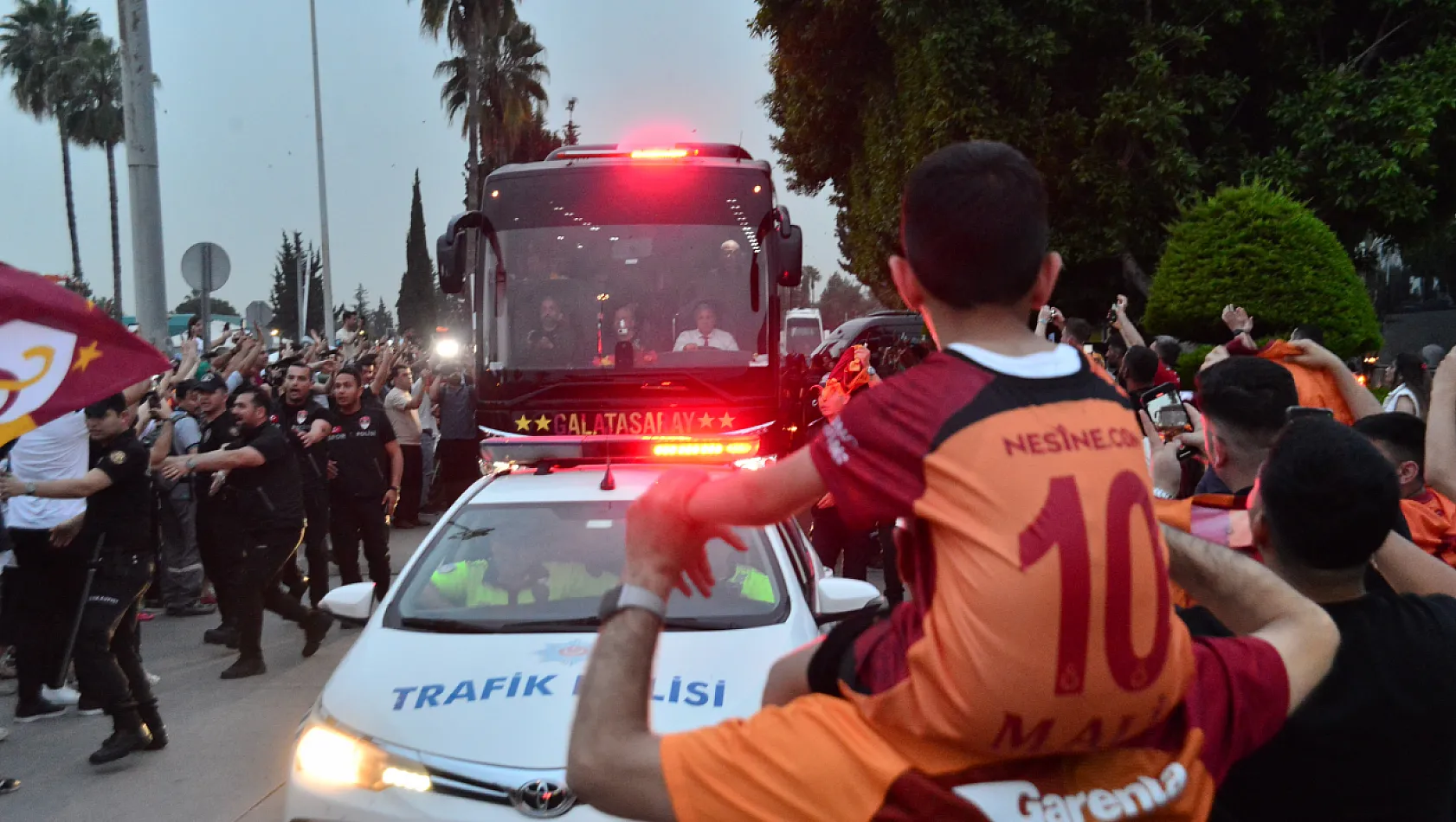 Galatasaray'a Adana'da Coşkulu Karşılama