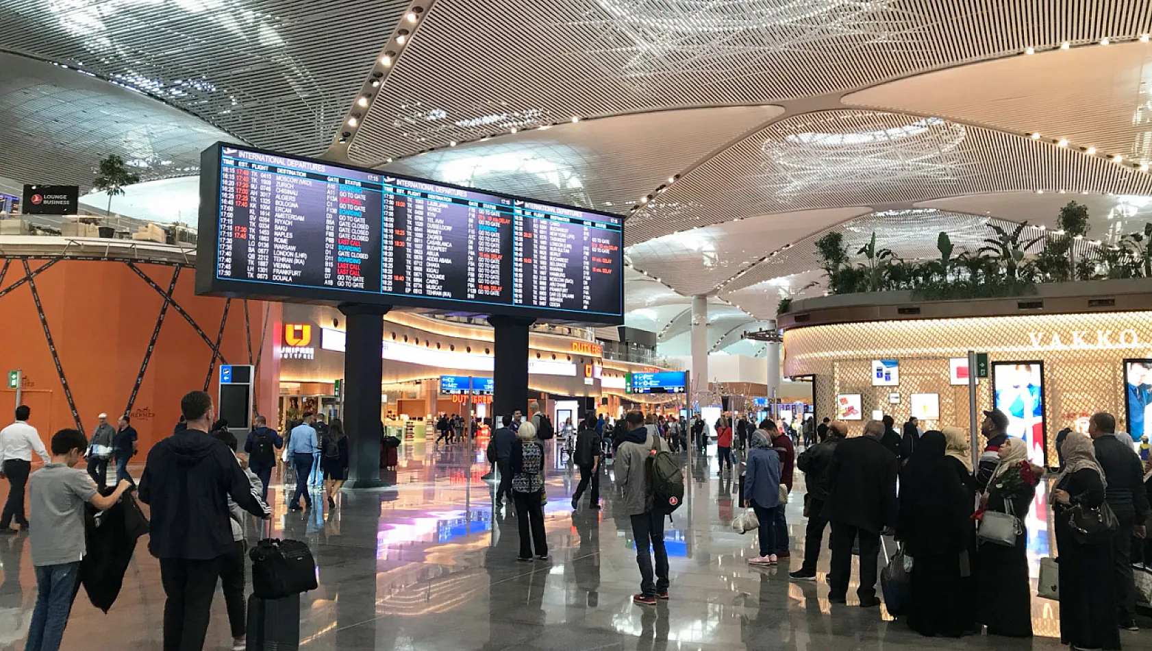 İstanbul Havalimanında Uygunsuz Görütüler