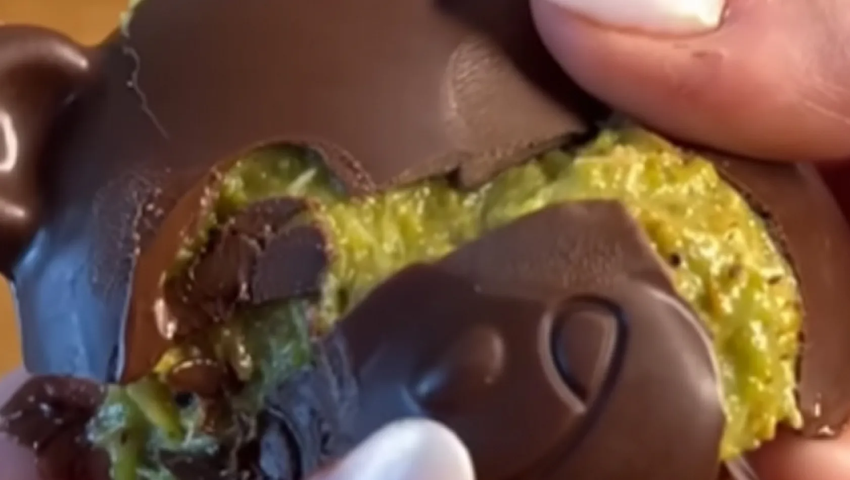 Sosyal Medya'da Viral Olan Antep Fıstıklı Kadayıflı Çikolata Nasıl Yapılır?
