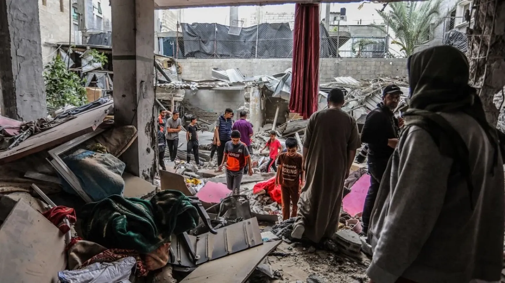 İsrail Refah'a Saldırdı 5 Çocuk Öldü